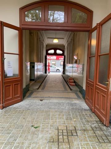 Top Flat - 1 Free Parking Space At The Metro ウィーン エクステリア 写真